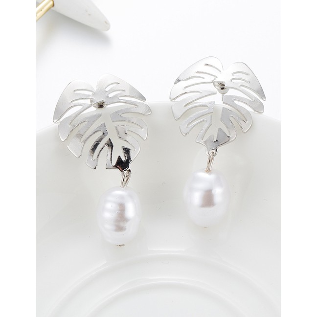 LRC Anting Tusuk Fashion Silver Alloy Openwork Leaf Pearl Earrings F91790