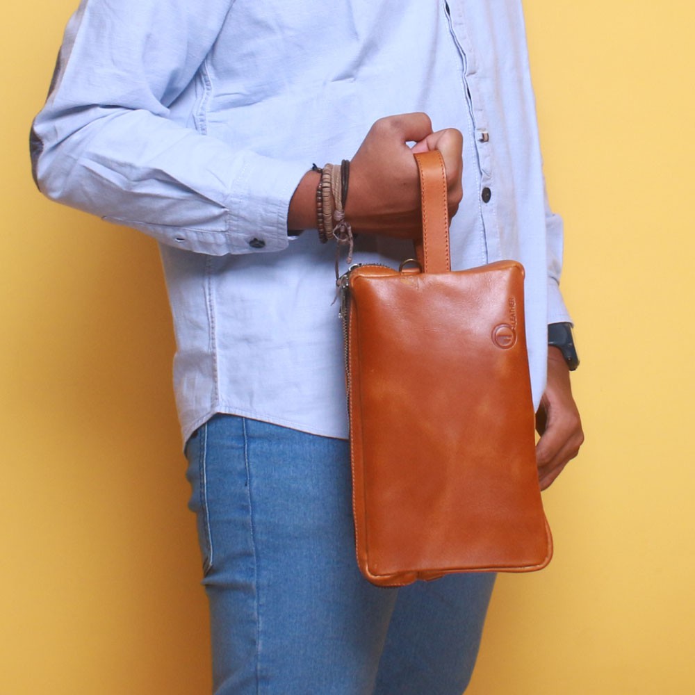 TAS POUCH KULIT ASLI MULTIFUNGSI PUNYA 3 FITUR PEMAKAIAN BERBEDA BAHAN KULIT SAPI ASLI 100% POUCH