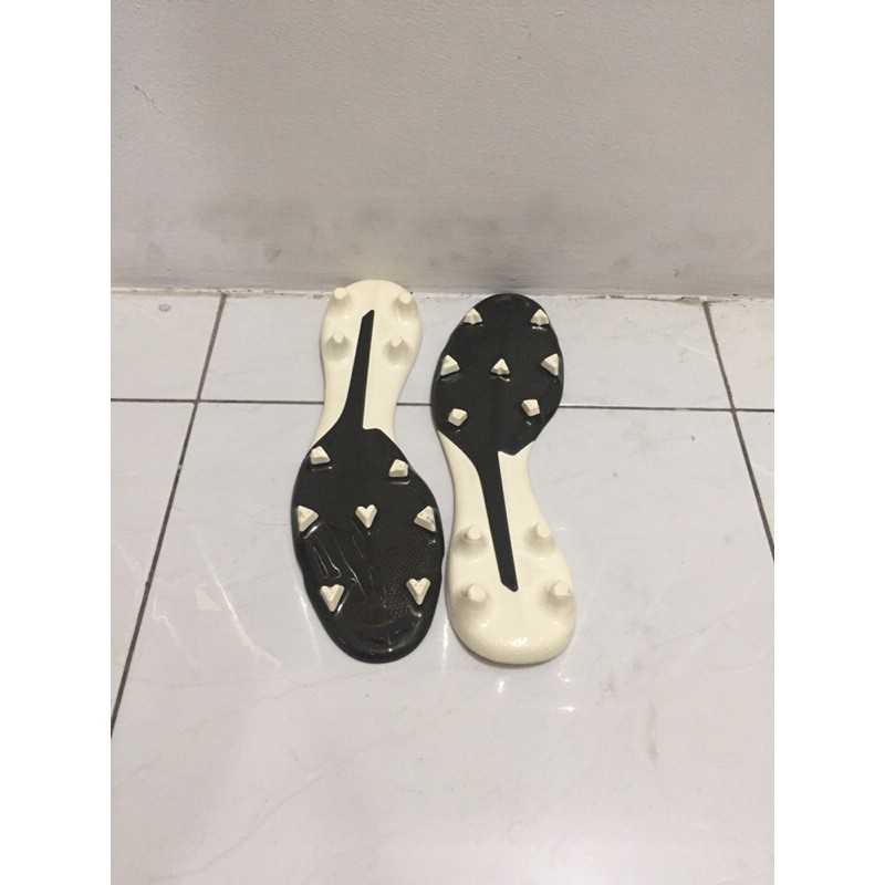 outsole adidas x 18.3