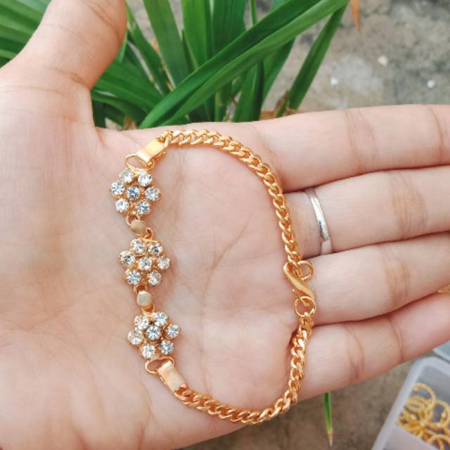 gelang berbahan dasar koin uang 1991