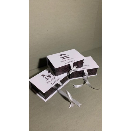 

Custom Hardbox / Box Bridesmaid / Box Groomsmen / Giftbox / Boxpita ukuran large