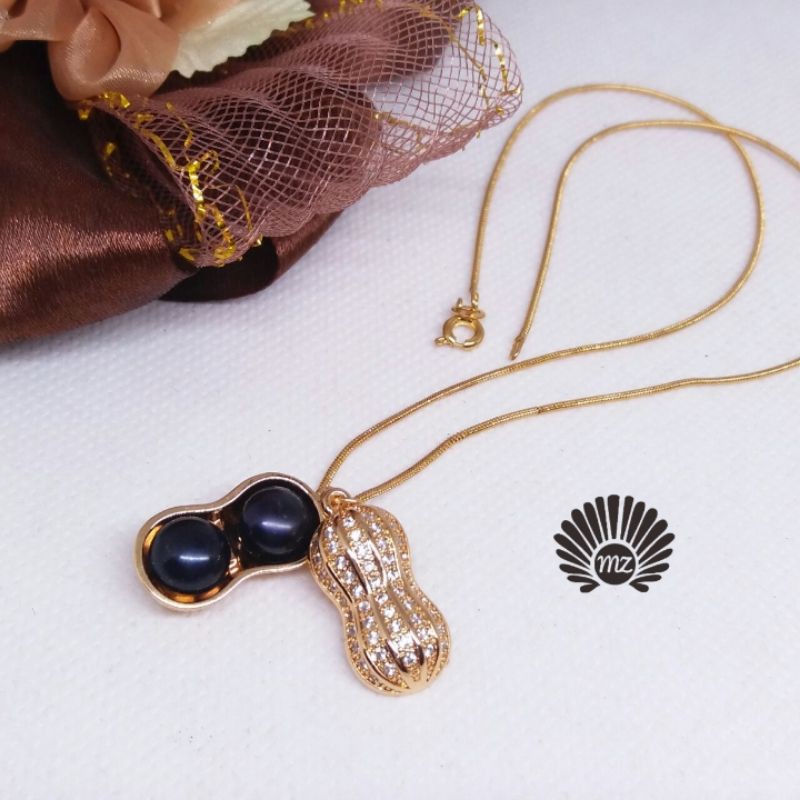 Kalung Liontin Kacang Kulit Versi Gold Mutiara Lombok