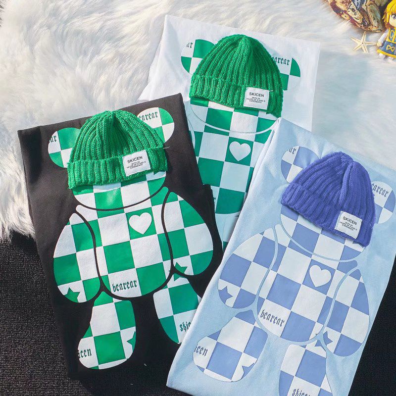 [littlecrab] Kaos Oversize Bearbrlck Topi Rajut Asli Tshirt Square Motif Catur Two Tone Skicen Bearear T-shirt Unik Lucu Berkualitas With A Real Knit Beanie Hat Street Style Love Bear Beruang Lucu Korean Style