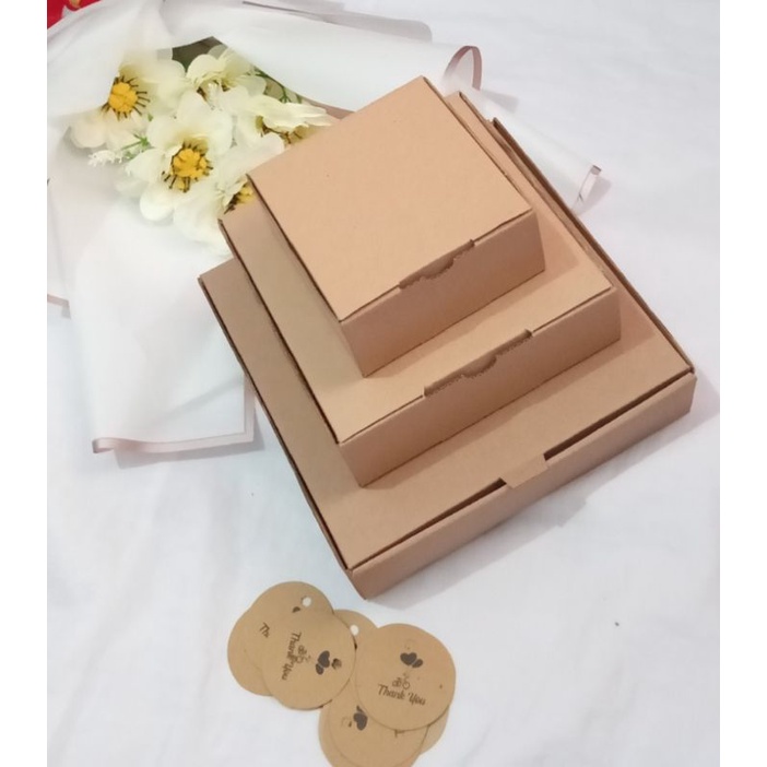 

Dus tambahan hampers/ dus packing hadiah/dus saja/khusus di bungkus di toko