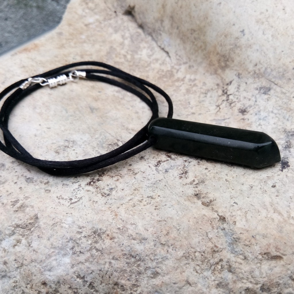 Kalung Liontin Giok Black Jade Model Tombak