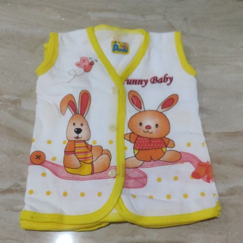 Baju bayi kancing tengah katun motif ddr