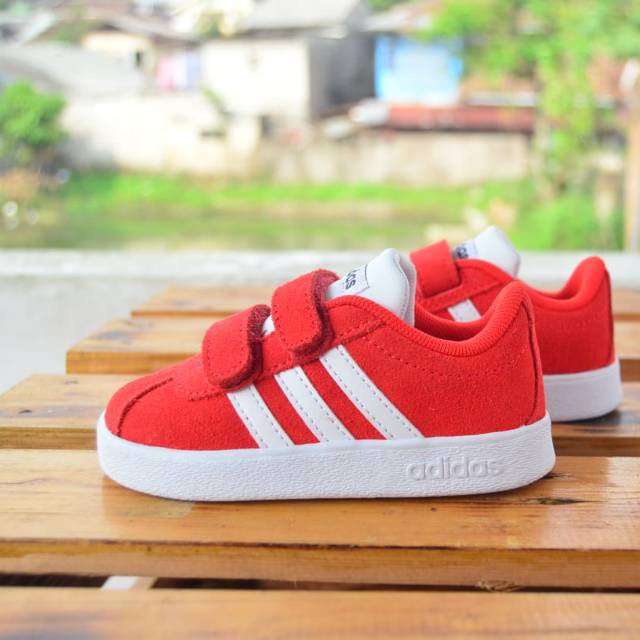Adidas VL court sued red white