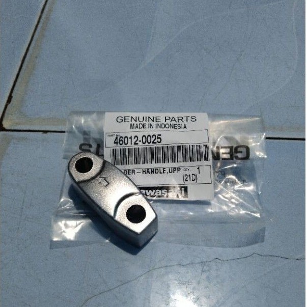 raiser tutup segitiga atas ninja 150 r original Kawasaki 46012-0025