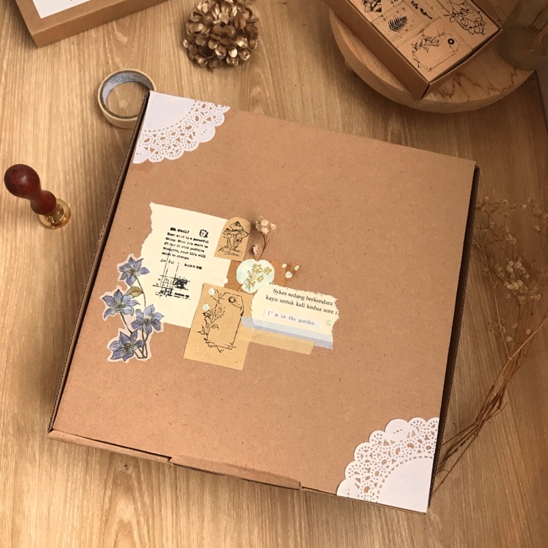 

Box HampersDesign Vintage Aesthetic (Box Only)/ “kertas tisu, rami, dan kertas serut”