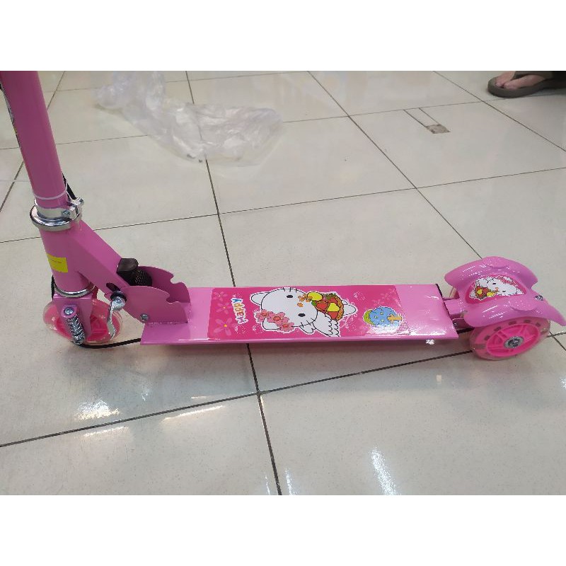 Skuter Anak Scooter Karakter Hello Kitty Frozen Spiderman Doraemon ada Rem Lampu Bel Mainan Otoped