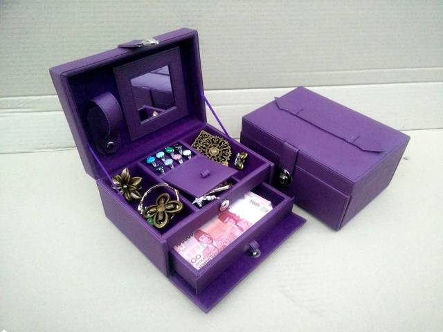 UNGU FULL - Jewelry Box and Accesories / Kotak Perhiasan Dan Aksesoris Emas Gelang Kalung