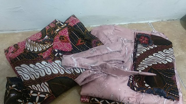 Batik Couple Kebaya Set Calista Series Tunangan Lamaran Wisuda Kondangan Kekinian 2021