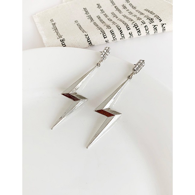 LRC Anting Tusuk Fashion Silver Alloy Diamond Stud Earrings F95646