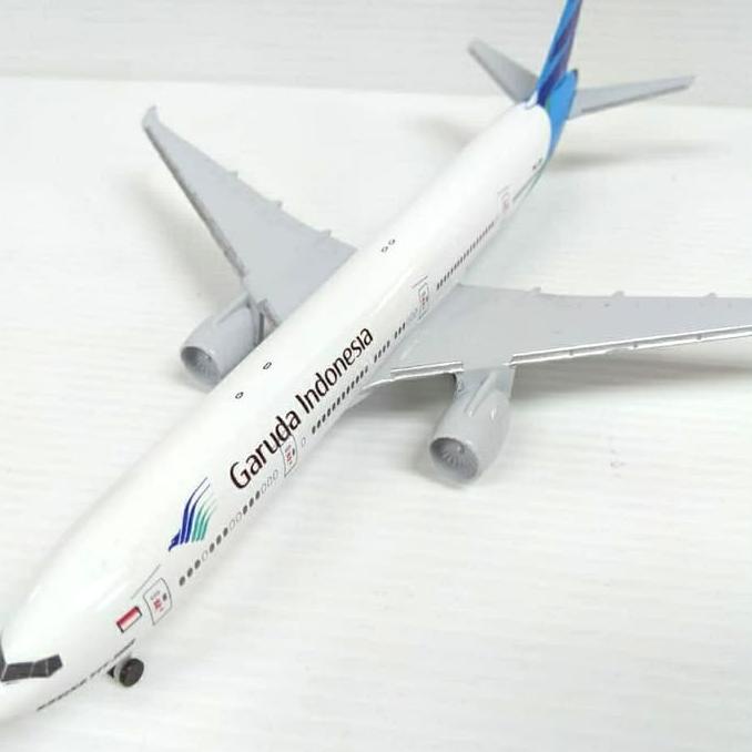 Miniatur Pesawat Boeing B777-300Er Garuda Indonesia Diecast Medium