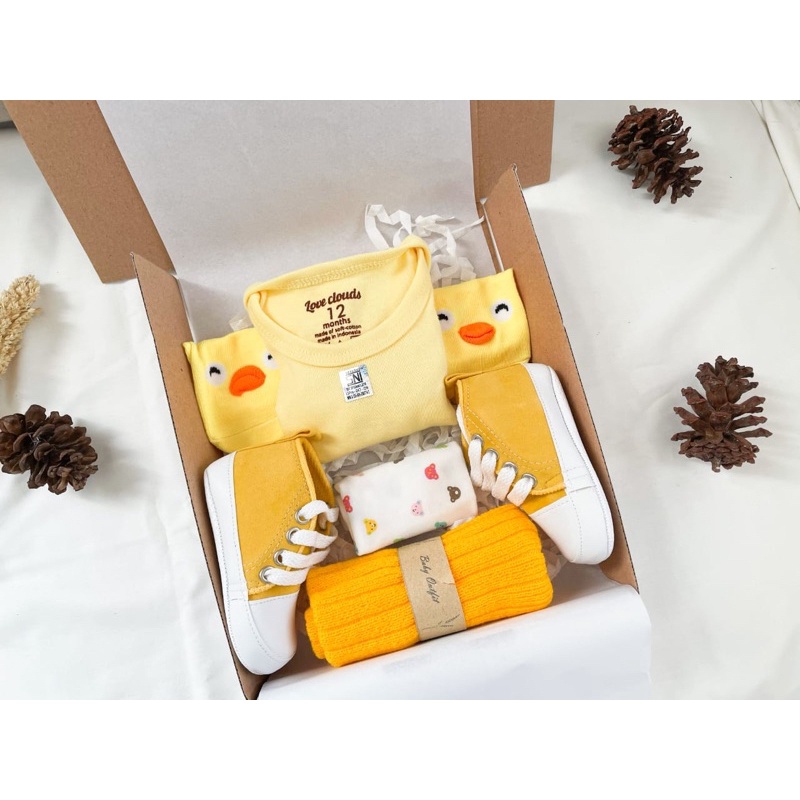 Hampers New Born Baby Hampers Bayi Kado Lahiran Kado Bayi Baju Bayi Sepatu Bayi Gift Box Baby-Casual Yellow E