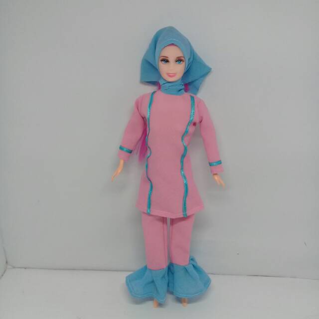 koleksi busana syari 1 dengan bonekanya