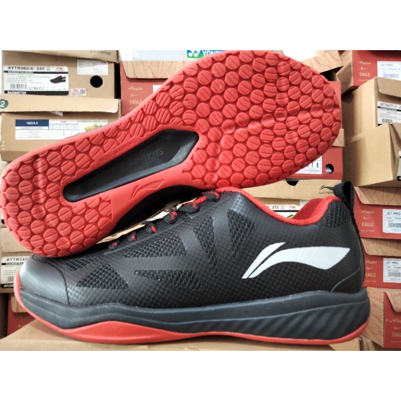 Sepatu badminton/LINING ULTRA FLY