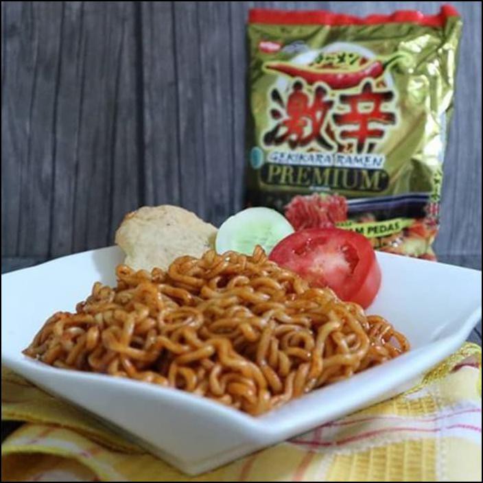 

NISSIN GEKIKARA RAMEN GORENG PREMIUM PEDAS 3X LIPAT 120GR