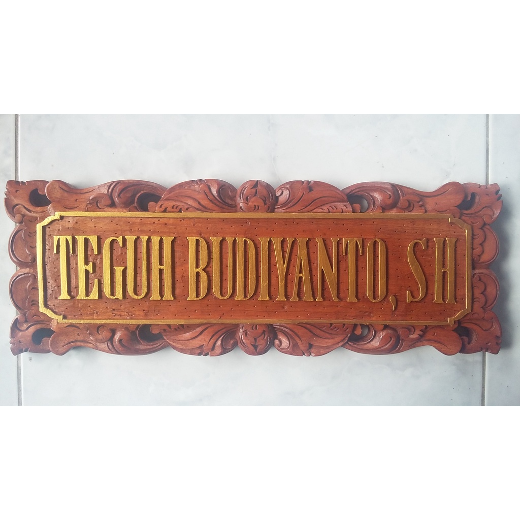 Papan Nama Dinding kayu persegi Ukiran Khas Bali Motif Samblung