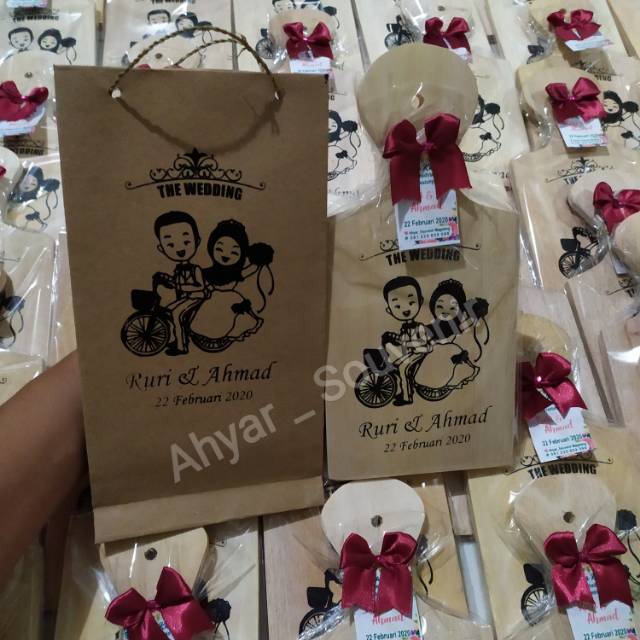 

Paket Hemat Souvenir Talenan Set Paper Bag Lengkap (isi 100pcs)