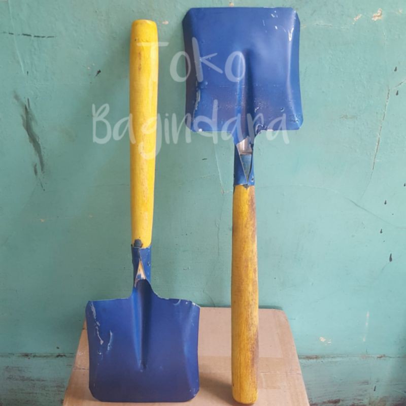 Sekop Gagang Kayu 40CM