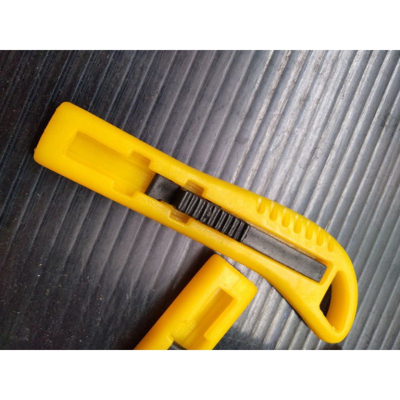 GAGANG PISAU KAIT TEXTILE / PISAU KAIT BENANG / GAGANG PISAU / KUNING MODEL CUTTER
