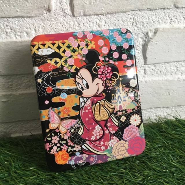 Kaleng cantik Tokyo disneyland