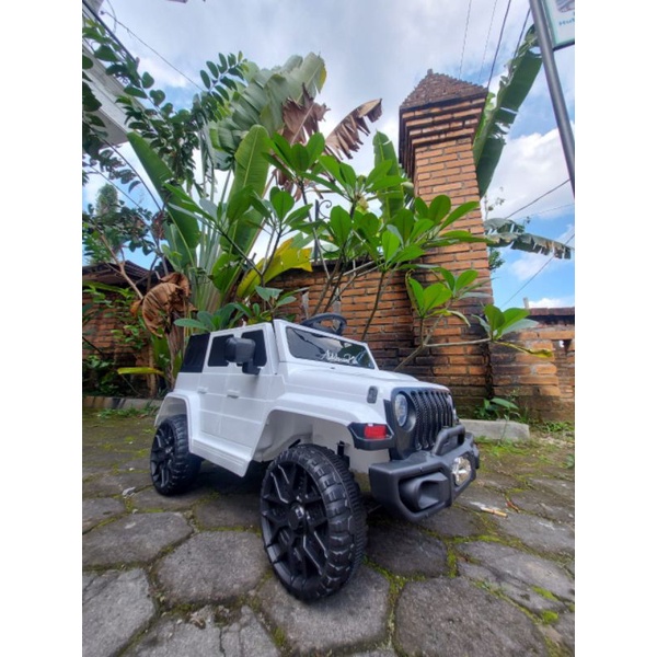 mobil mainan aki Jeep Rubicon Dakar