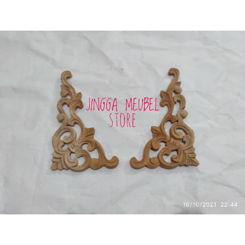 Ornamen Ukir Sudut Ukira sudut kayu mahoni