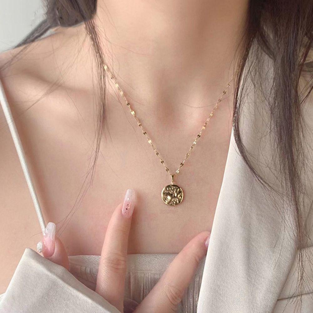 Mxbeauty Kalung Emas Mewah Indah Sederhana Rantai Klavikula Geometri Liontin Bulan Cinta Wanita Kalung Gaya Korea Kalung