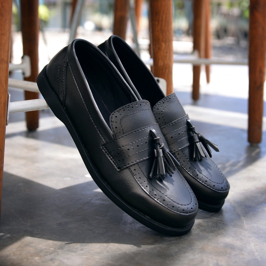 RIONZ X RAMOS - SEPATU FORMAL PRIA CASUAL PERKANTORAN BLACK BROWN KULIT PU ASLI ORIGINAL GAYA KEKINIAN MURAH - SepatuFormal Pantofel pria Resmi Formal Hitam Coklat Kasual Kantor Kuliah Pesta Kondangan Gereja Kerja PNS Guru RZ7001