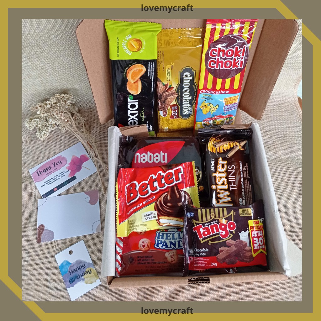 

Snack Box isi 8 pcs gift box hampers free request gretting card hadiah ulang tahun hadiah wisuda