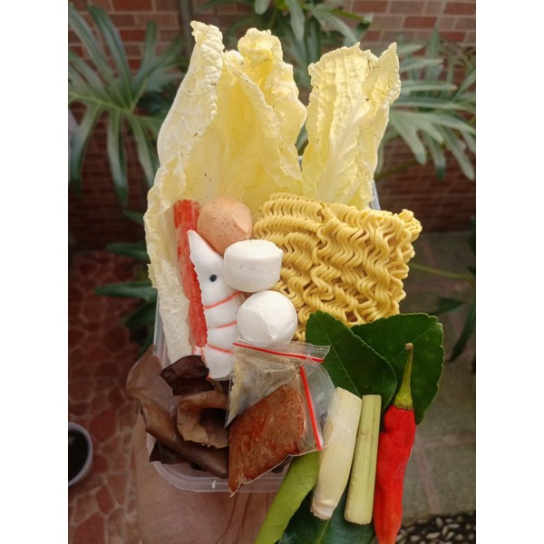

PAKET BIASA SUKI TOMYAM STEAMBOAT
