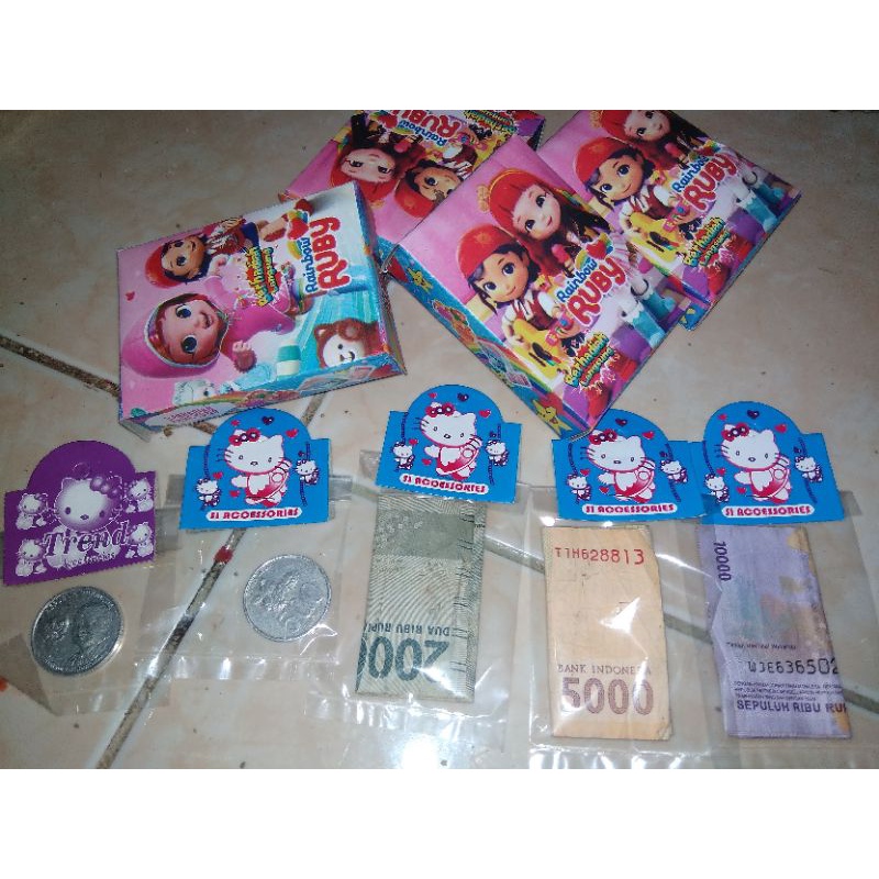 kado berhadiah mainan dan uang tunai 5 kado