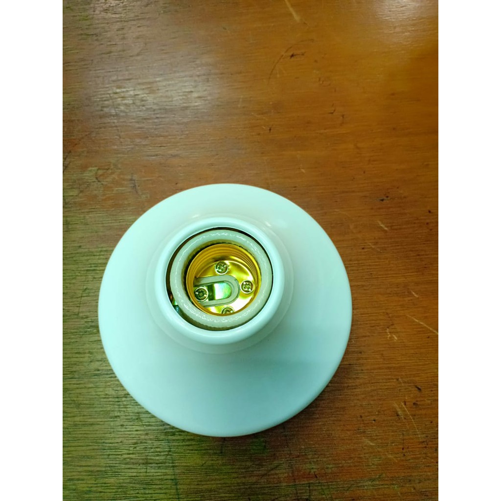 Fitting lampu plafon keramik