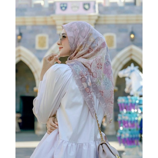 Buttonscarves Dream Park Viola