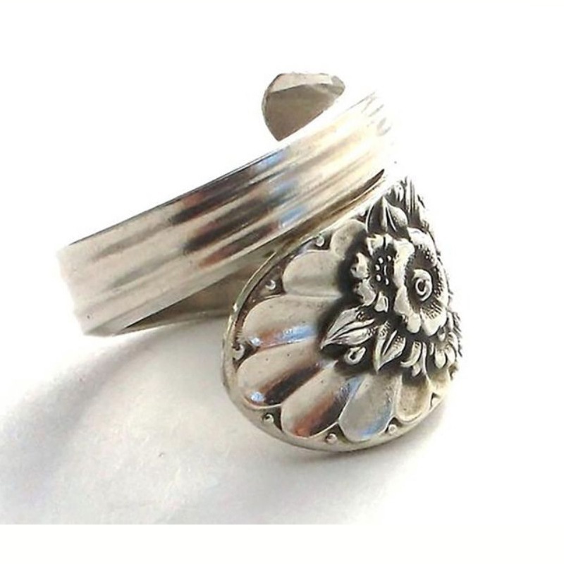 Cincin Desain Ukiran Bunga Bahan 925 Silver Gaya Vintage Untuk Wanita