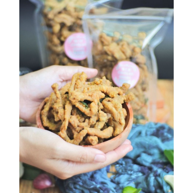 

USUS CRISPY REMPAH QUEEN 250GR