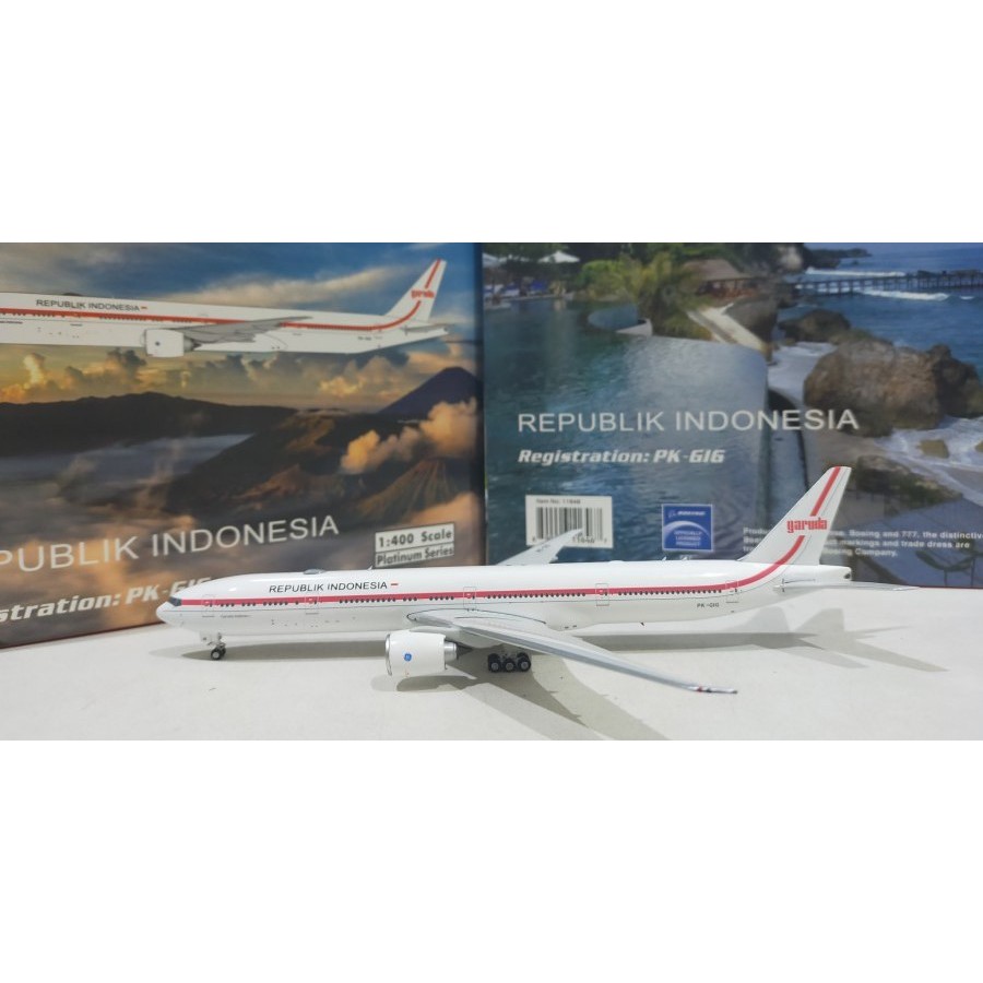 Garuda Indonesia Boeing 777-300er PK-GIG Phoenix 1:400