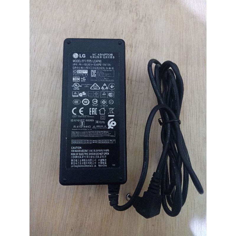 ADAPTOR LG 19V / 3.42 A