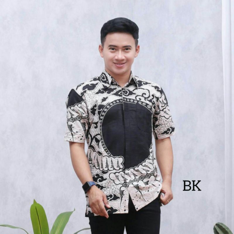 Kemeja Batik Pria Motif Terbaru Hitam Manis Wayang Tunggal