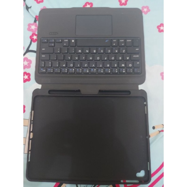 case ipad 6 2018 pake keyboard bekas