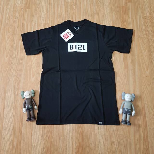 Kaos distro uniqlo spesial bt21 black premium