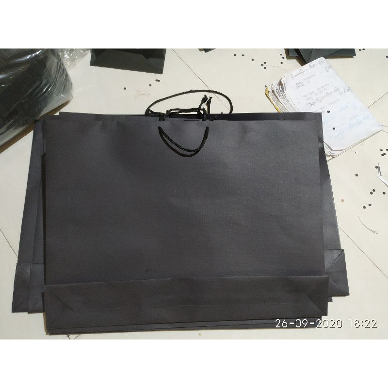 

paperbag hitam 20x10x25 polos