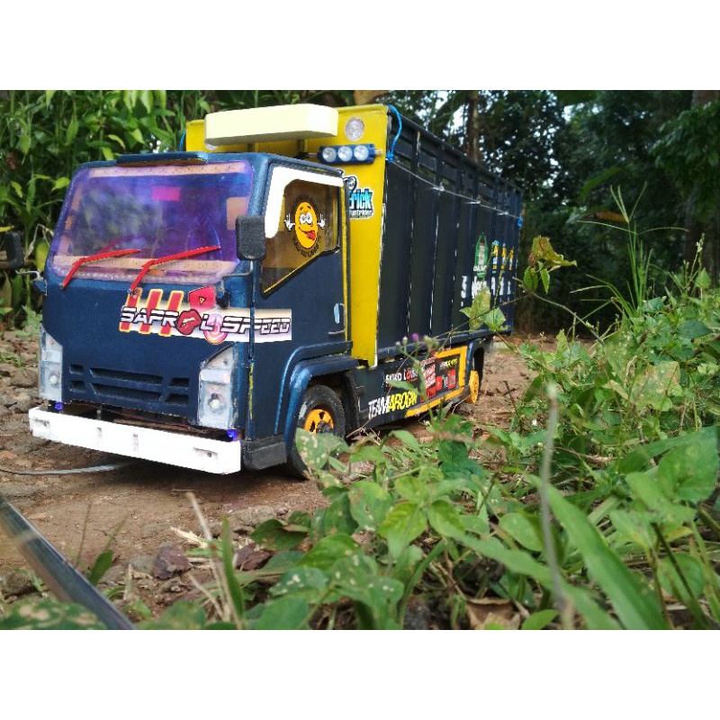 Miniatur Truk oleng Jumbo Full Lampu Full Spek Skala 1:7