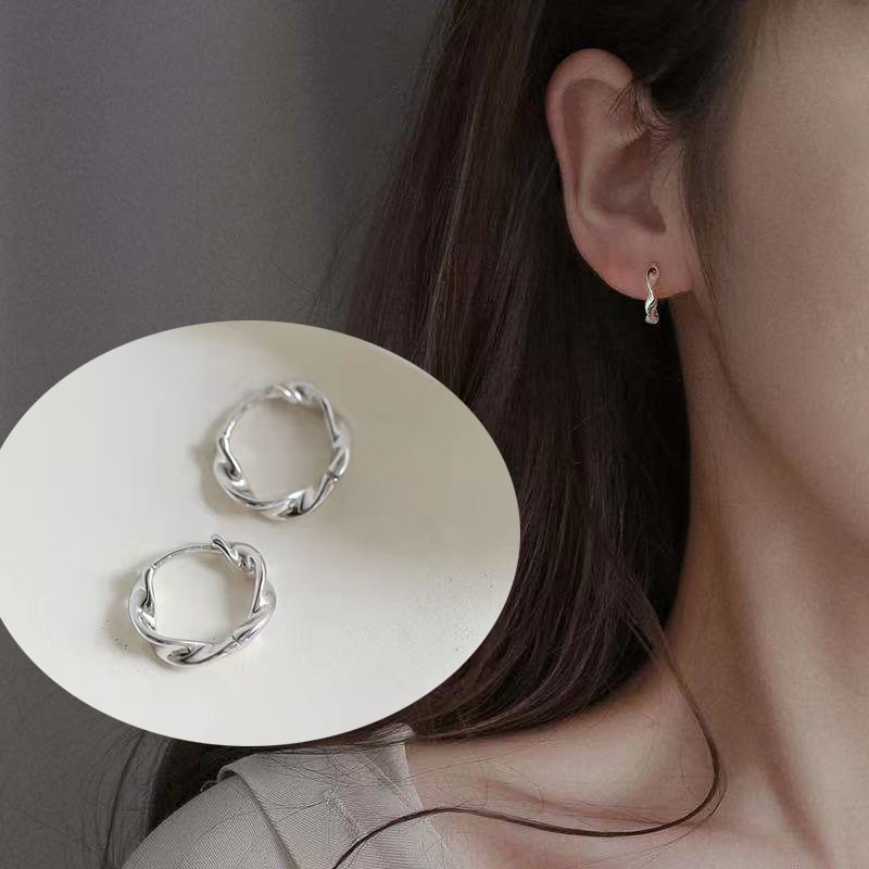 Anting Tindik Bentuk Bulat Irregular Warna Silver Gaya Korea Untuk Wanita