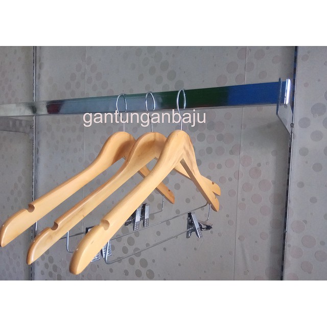 Gantungan baju pipa kotak dengan braket H30 kotak