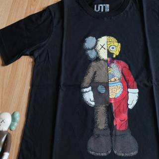  KAOS  BAJU  UNIQLO  X KAWS ANATOMI BLACK ATASAN Shopee 