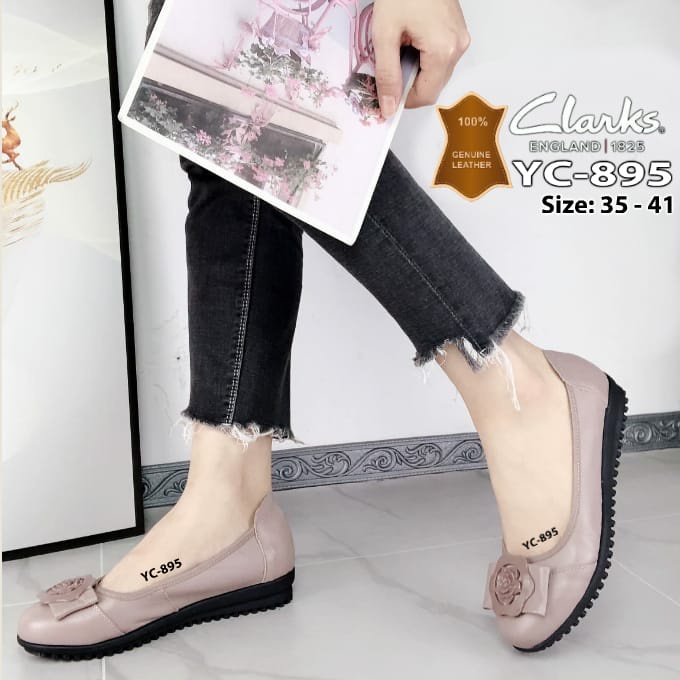 Clarks YC895 logo rose flower flat leather