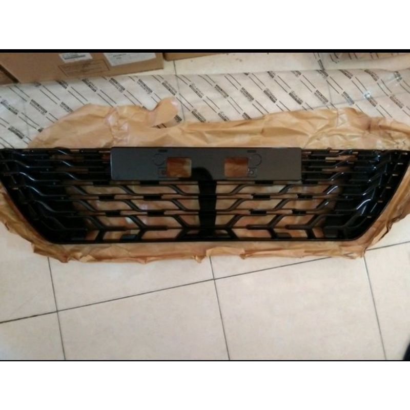 Grill Grille bumper bemper depan avanza veloz 2016/2018 original